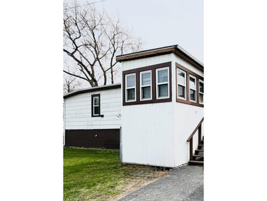 Corner lot opportunity with tons of potential! This 2 bed, 2 - photo 14