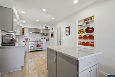 Privacy, views, and interior space come together on this - photo 15