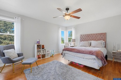 Privacy, views, and interior space come together on this - photo 20