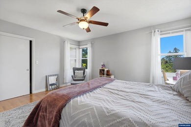 Privacy, views, and interior space come together on this - photo 21