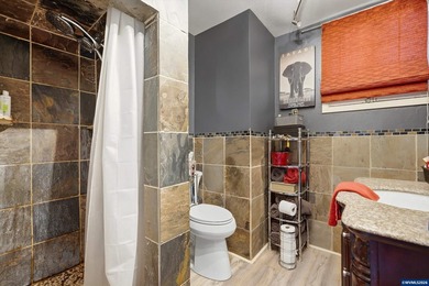 Privacy, views, and interior space come together on this - photo 27
