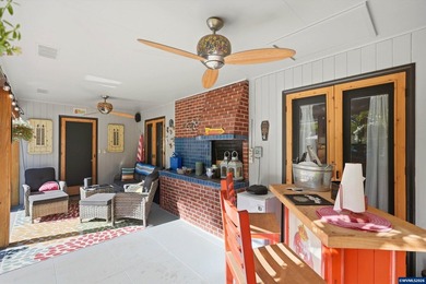 Privacy, views, and interior space come together on this - photo 32