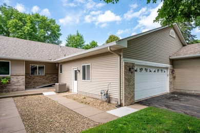 Welcome home to this thoughtfully designed one-level living - photo 2