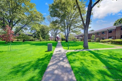 Don't miss this beautifully fully renovated 2-bedroom, 1-bath - photo 2