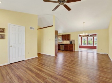 Lovely Rancher with fully finished lower level - photo 4