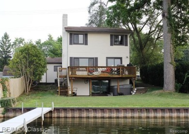 Oxbow Lake - Oakland County Home For Sale in White Lake Michigan
