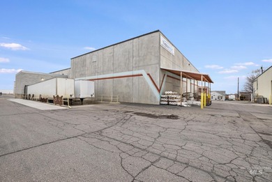 A rare opportunity to acquire a large-scale, rail-served - photo 12