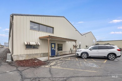 A rare opportunity to acquire a large-scale, rail-served - photo 18