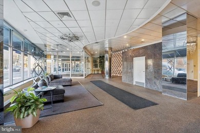 Welcome to the Grandview Condominium! This is one of Chinatown's - photo 21