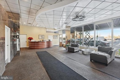 Welcome to the Grandview Condominium! This is one of Chinatown's - photo 22