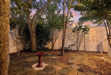 Built by original owners with a 8ft. concrete privacy wall, new - photo 4