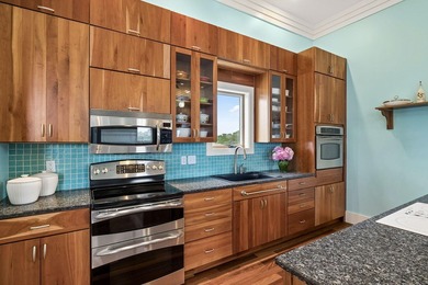 Built by original owners with a 8ft. concrete privacy wall, new - photo 9