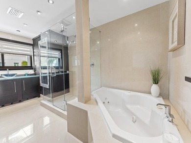 Experience the pinnacle of waterfront luxury in this exquisite - photo 32