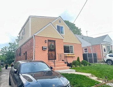 Located in the heart of Springfield Gardens, this - photo 1