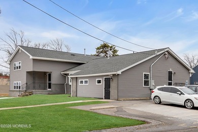 A rare opportunity to own a fully renovated, move-in ready - photo 2