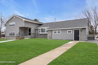 A rare opportunity to own a fully renovated, move-in ready - photo 3