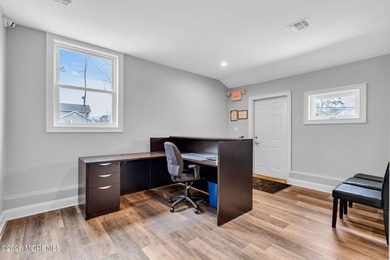 A rare opportunity to own a fully renovated, move-in ready - photo 5
