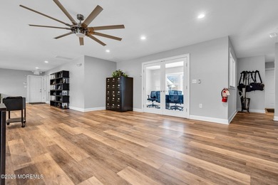 A rare opportunity to own a fully renovated, move-in ready - photo 8