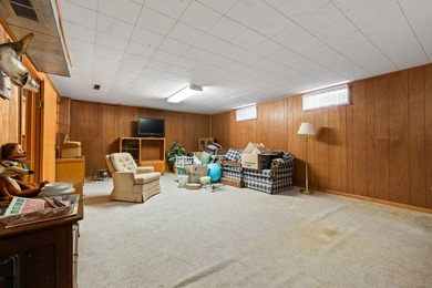 Charming and well-maintained 1,024sqft 3-bedroom, 2.5-bath ranch - photo 12