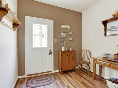 Lovely Rancher with fully finished lower level - photo 3