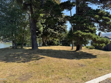 Don't miss this rare opportunity to own two lakefront lots being - photo 2