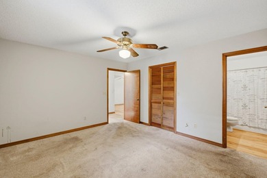 FABULOUS OPPORTUNITY TO LIVE IN A WATERFRONT COMMUNITY! Welcome - photo 10