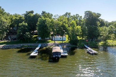 Welcome to this charming seasonal cabin on beautiful Lake - photo 2