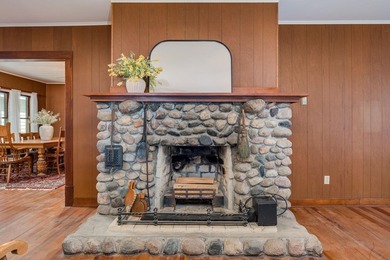 Welcome to this charming seasonal cabin on beautiful Lake - photo 7