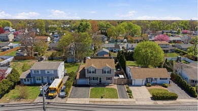 Welcome to this beautiful Colonial located at 1433 Manatuck Blvd - photo 29