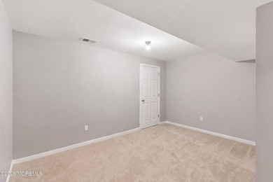 WELCOME TO HICKORY FARMS! BEAUTIFUL NEWER COLONIAL w/4 Bedrooms - photo 34