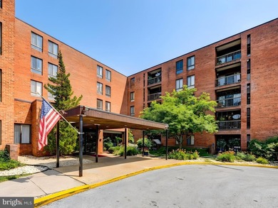 This 2-bedroom, 2-bathroom unit located in the Park Heights - photo 2