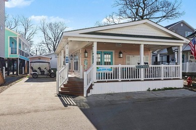 Bright and roomy 3BR/2BA cottage, fully furnished, is located - photo 1