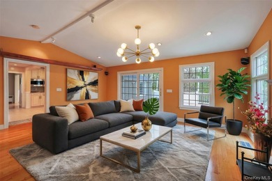 Welcome to this beautiful expanded colonial house, located in a - photo 2
