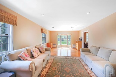 Welcome to this beautiful expanded colonial house, located in a - photo 3