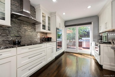 TURNKEY & SIMPLY BEAUTIFUL!!! This Renovated Wedgewood Wide Line - photo 8