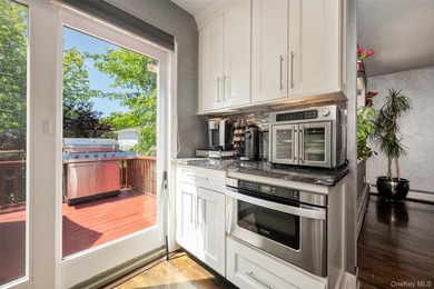 TURNKEY & SIMPLY BEAUTIFUL!!! This Renovated Wedgewood Wide Line - photo 10