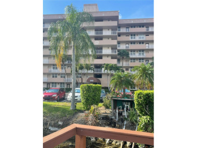 (private lake, pond, creek) Condo For Sale in Plantation Florida