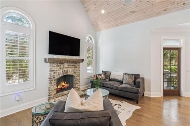 Welcome to 306 Broadway, an exceptional Southend retreat ideally - photo 13