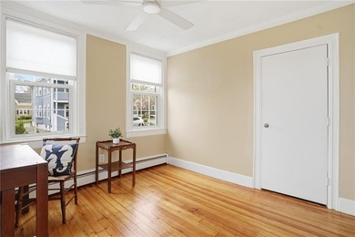 Private first-floor residence in the rear building at 48 1/2 - photo 13