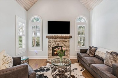 Welcome to 306 Broadway, an exceptional Southend retreat ideally - photo 14