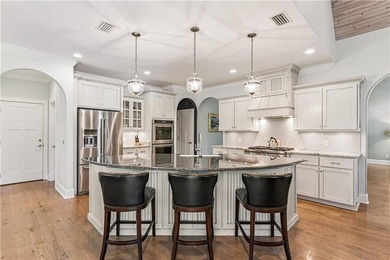 Welcome to 306 Broadway, an exceptional Southend retreat ideally - photo 16
