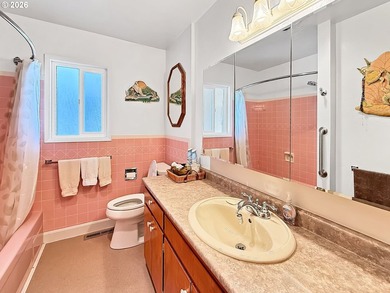 Oceanfront Oasis Home with Stunning Panoramic Views from inside - photo 24