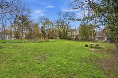 Private first-floor residence in the rear building at 48 1/2 - photo 26
