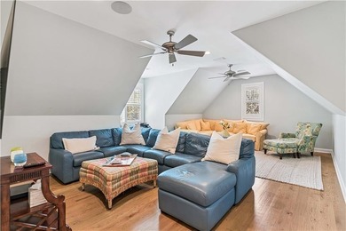 Welcome to 306 Broadway, an exceptional Southend retreat ideally - photo 35