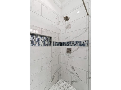 Welcome to 306 Broadway, an exceptional Southend retreat ideally - photo 40