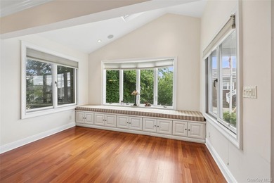 Spacious and beautifully maintained 3-bedroom, 2.5-bath home - photo 8