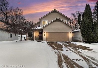 Elizabeth Lake Home Active Under Contract in Waterford Michigan