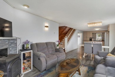 Welcome to your coastal retreat! Beautiful ocean view home just - photo 7