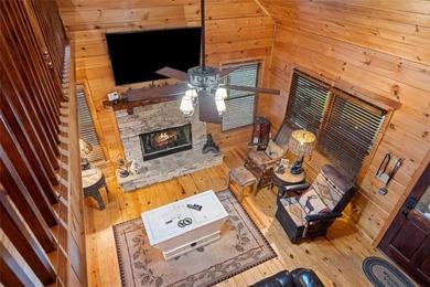 A peaceful lakeside escape awaits in this charming mountain - photo 15