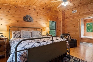 A peaceful lakeside escape awaits in this charming mountain - photo 20
